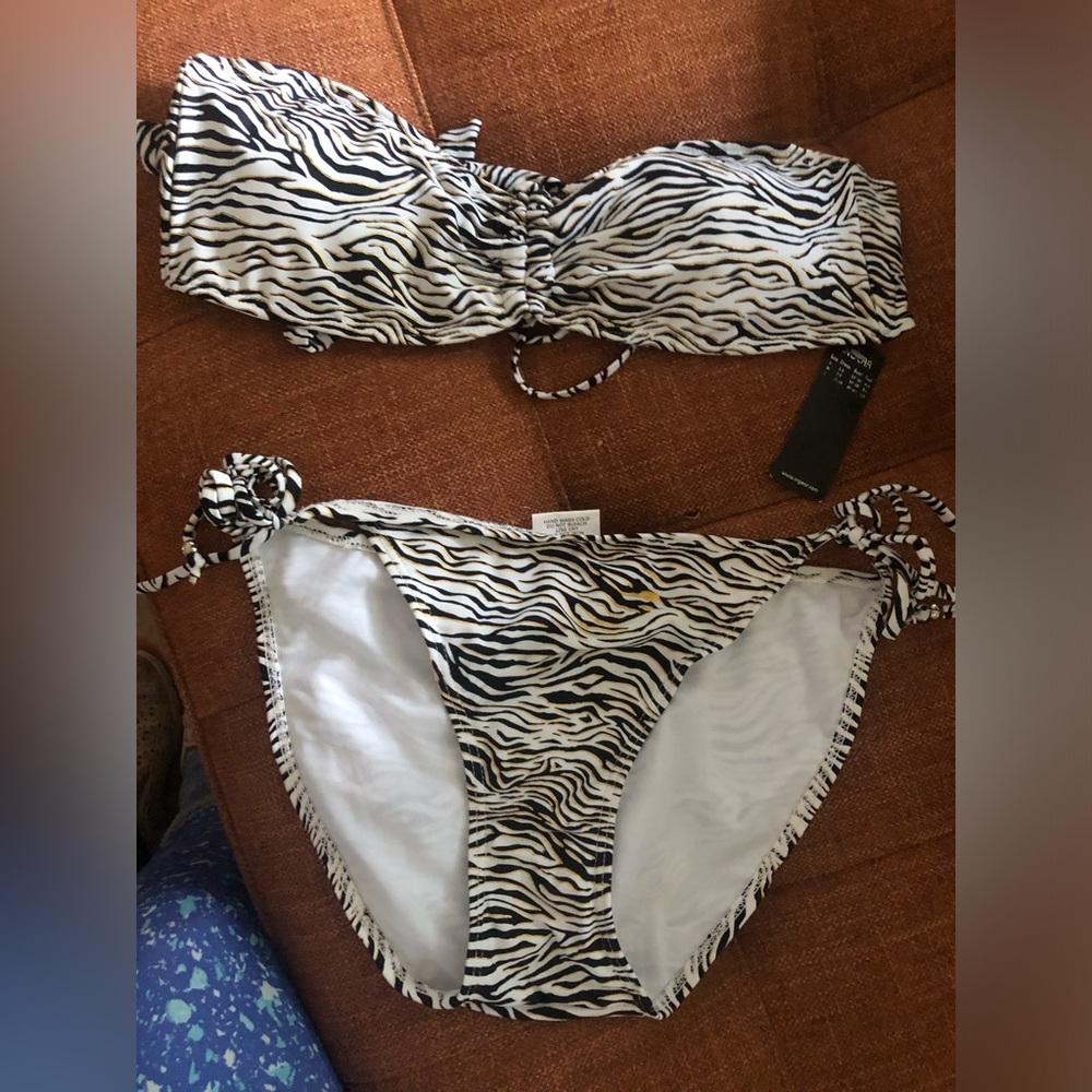 2 piece swimsuit. NWT. INGEAR. SIZE L